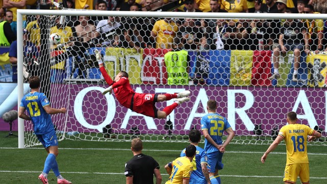 Ukraine goalkeeper Andriy Lunin apologises for 'really big mistakes'  against Romania